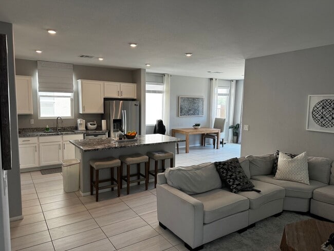 Foto del edificio - Furnished Executive Rental. Former 2021 Beazer Model Home.