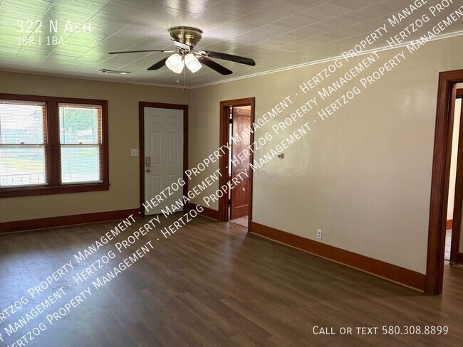Foto del edificio - 322 N Ash-
