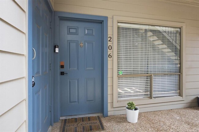 Foto del edificio - 908 Poplar St