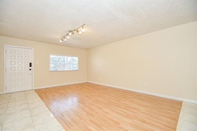Building Photo - 4113 Edison St