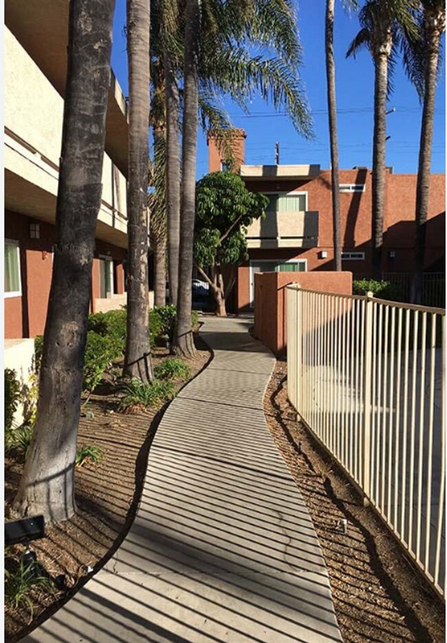 Building Photo - Coral Wood Court