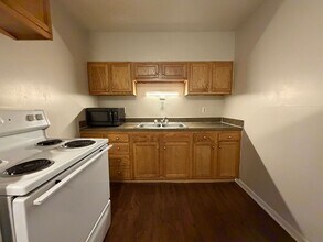 Building Photo - 421 Poplar Level Ct