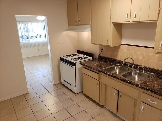 Foto del edificio - La Mesa 2BR with large Private Yard