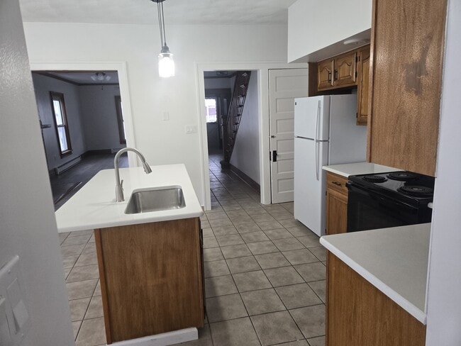 Building Photo - 146 William St