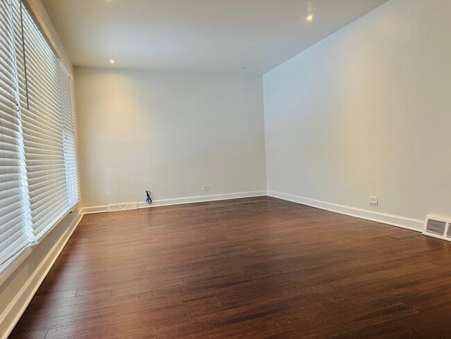 Building Photo - 4531 S Lawler Ave