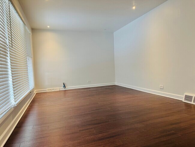 Foto del edificio - 4531 S Lawler Ave