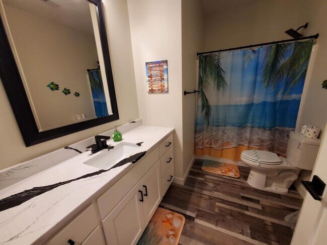 Building Photo - 570 Linden Dr #203