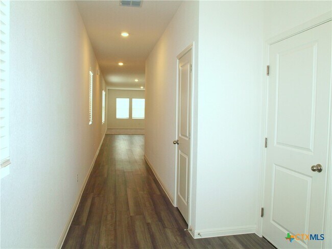 Building Photo - 105 Mouflon Rd