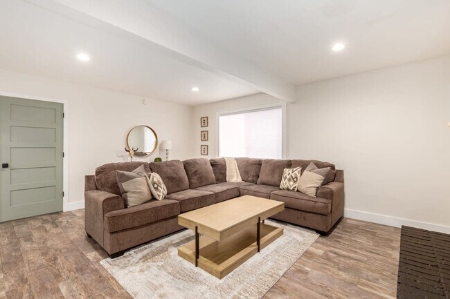 Building Photo - 2530 W Obispo Cir