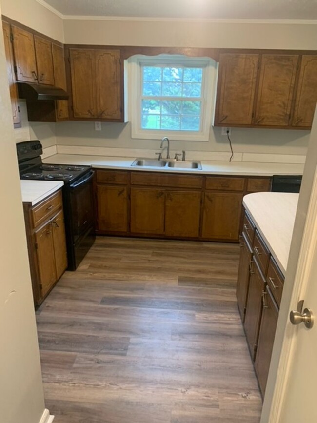 Building Photo - Renovated 3 Bedroom 1.5 Bath Home for Rent!