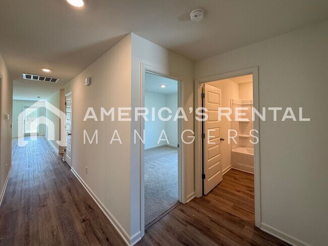 Foto del edificio - Coming Soon! Available to View NOW!!!