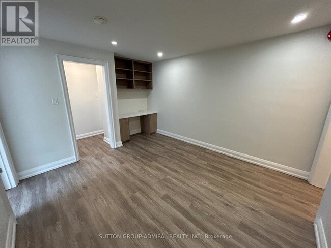 Building Photo - 448 Spadina Rd