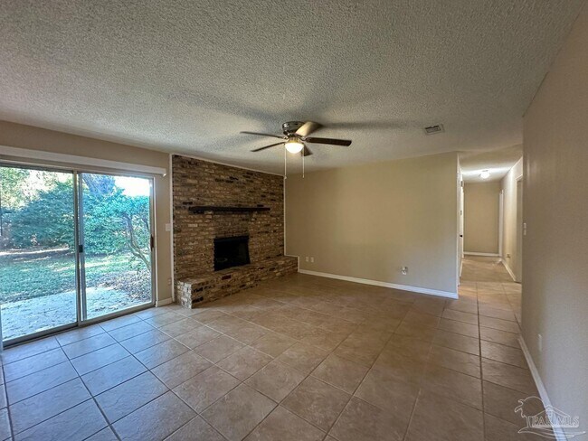 Foto del edificio - 3660 Buford Cir