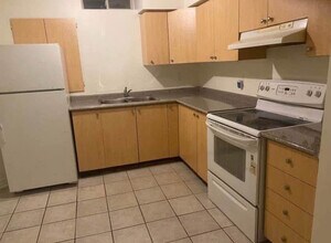 Building Photo - 127 Luella Cres