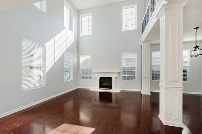 Building Photo - Beautiful brick townhome in Fishers’ Hannover