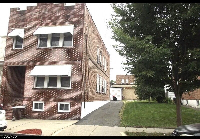 Primary Photo - 699 N 7th St