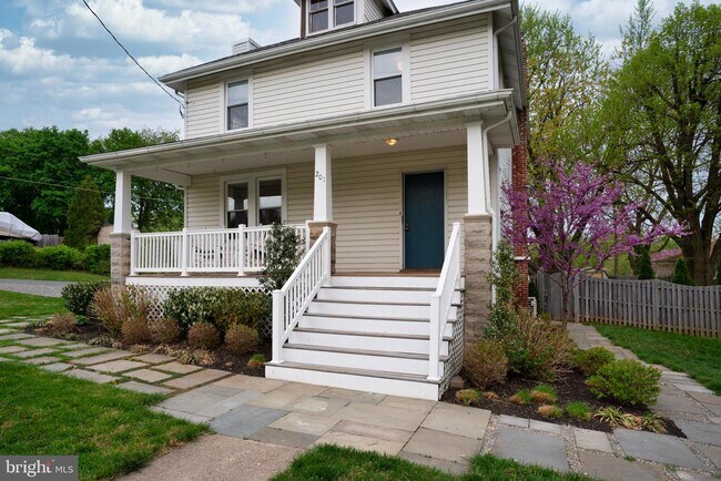 Building Photo - 201 Kenwood Ave