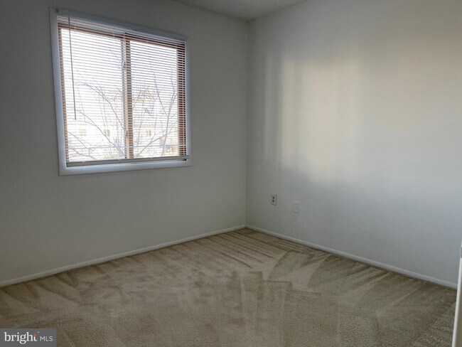 Building Photo - 1606 Aspen Dr