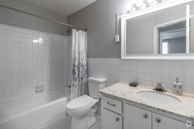 2BR, 1BA - 926SF - Bathroom - Brewster Place