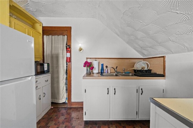 Building Photo - 350 Broadway