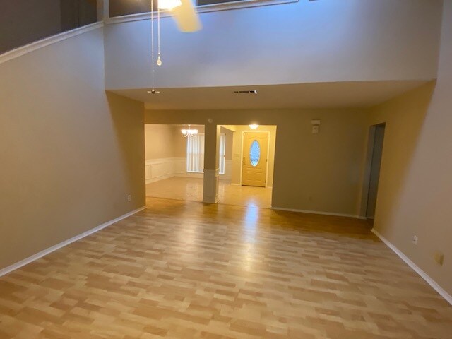 Building Photo - 4453 Parkwood Square