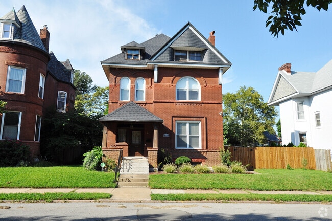 3103 Shenandoah Ave