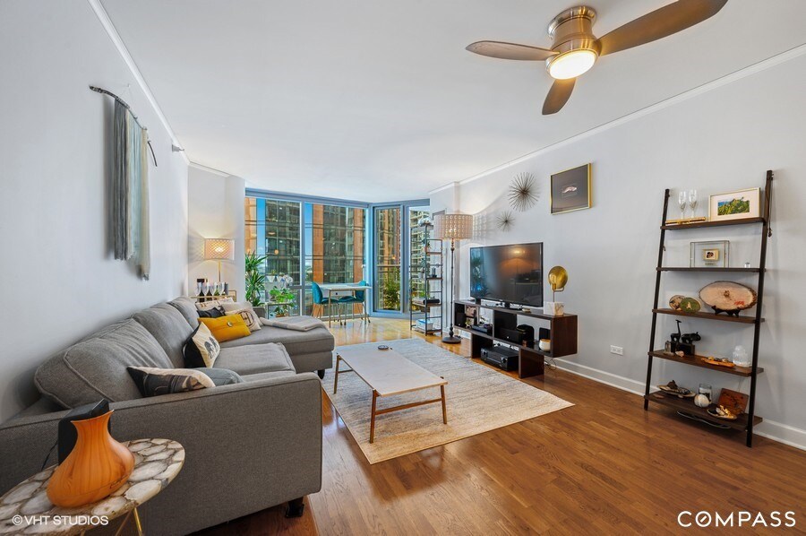 Foto principal - 450 E Waterside Dr