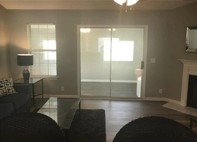 Foto del edificio - 102 Adams Ct