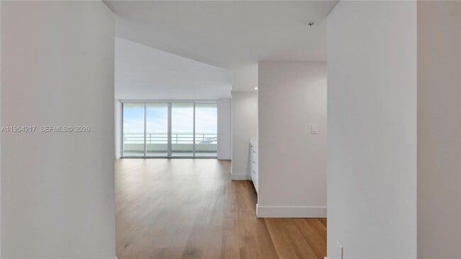 Building Photo - 555 NE 34th St