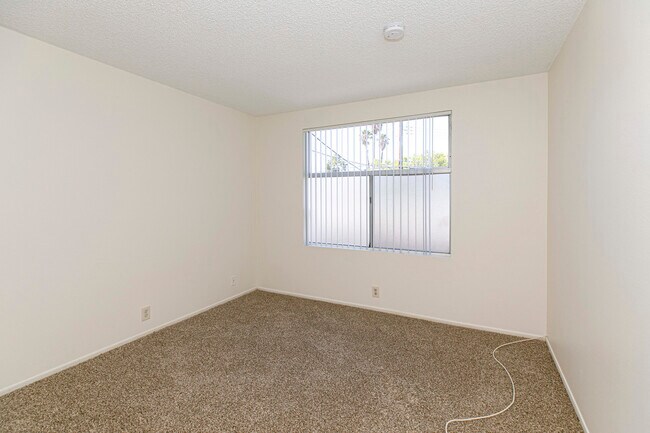 Building Photo - 12717 Vanowen St