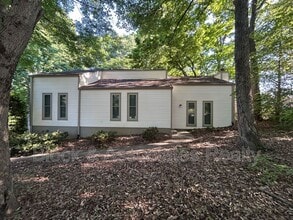 Building Photo - 906 Forestglen Dr