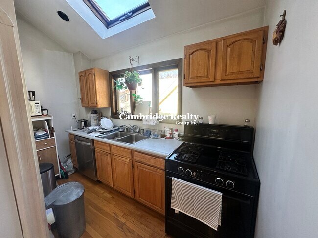 Building Photo - 147 Willow Ave