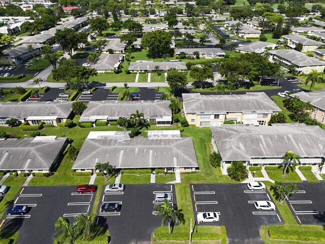 Foto del edificio - 2521 Red Hibiscus Blvd