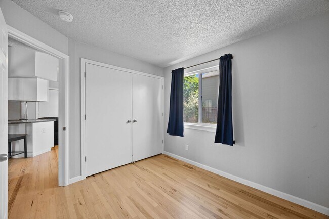 Foto del edificio - 2 Bed/1 Bath Close to Buckley Space Force