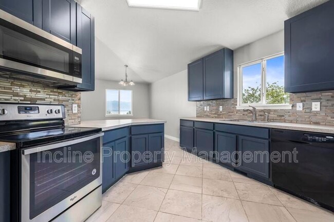 Building Photo - 4016 S Sunrise Dr