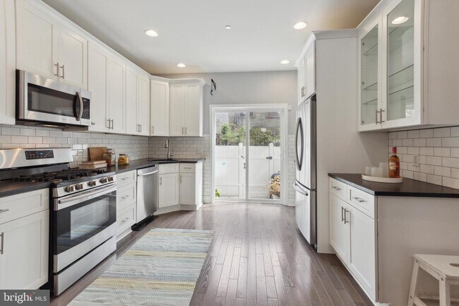 Building Photo - 1439 S Beulah St