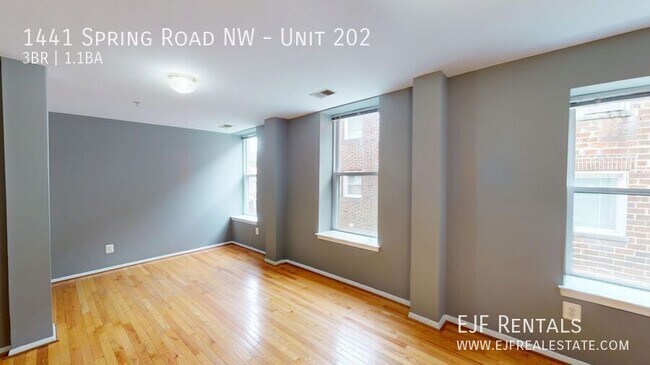 Foto del edificio - 1441 Spring Rd NW