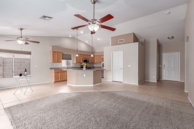 Foto del edificio - Single Level Pool Home Available Now