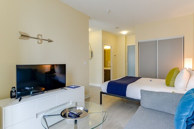 Building Photo - 217 Adelaide St W