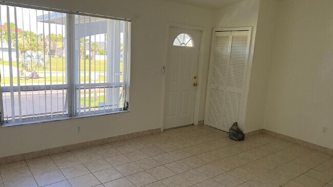 Foto del edificio - 5028 Chiquita Blvd S