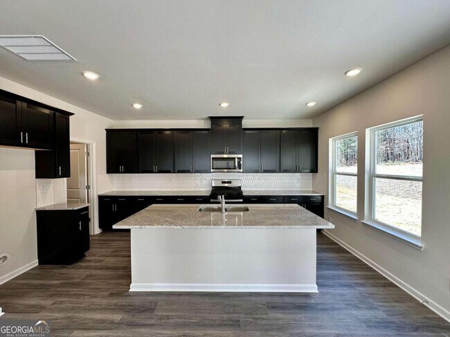 Building Photo - 223 Vly Oak Dr