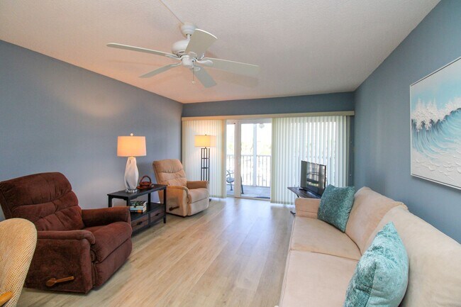 Building Photo - ** OFF-SEASONAL OR 6 MONTHS AND 1 DAY TO 8 MONTHS ANNUAL 1 BEDROOM\1 BATH CONDO AVAILABLE MAY-DEC...