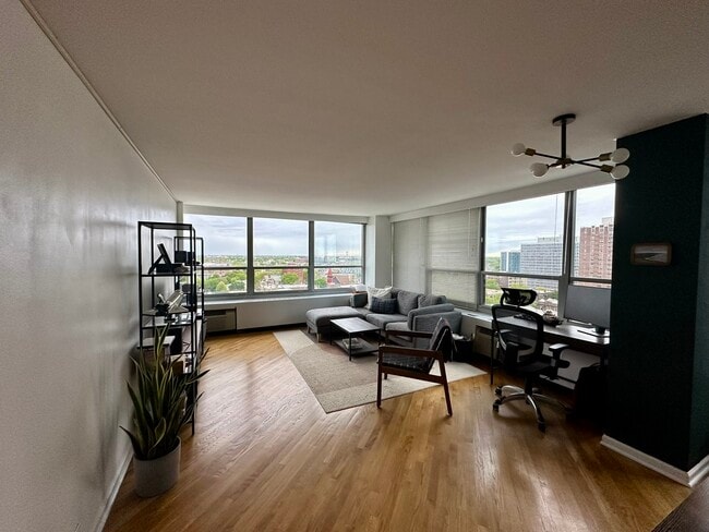Building Photo - 3550 N Lake Shore Dr