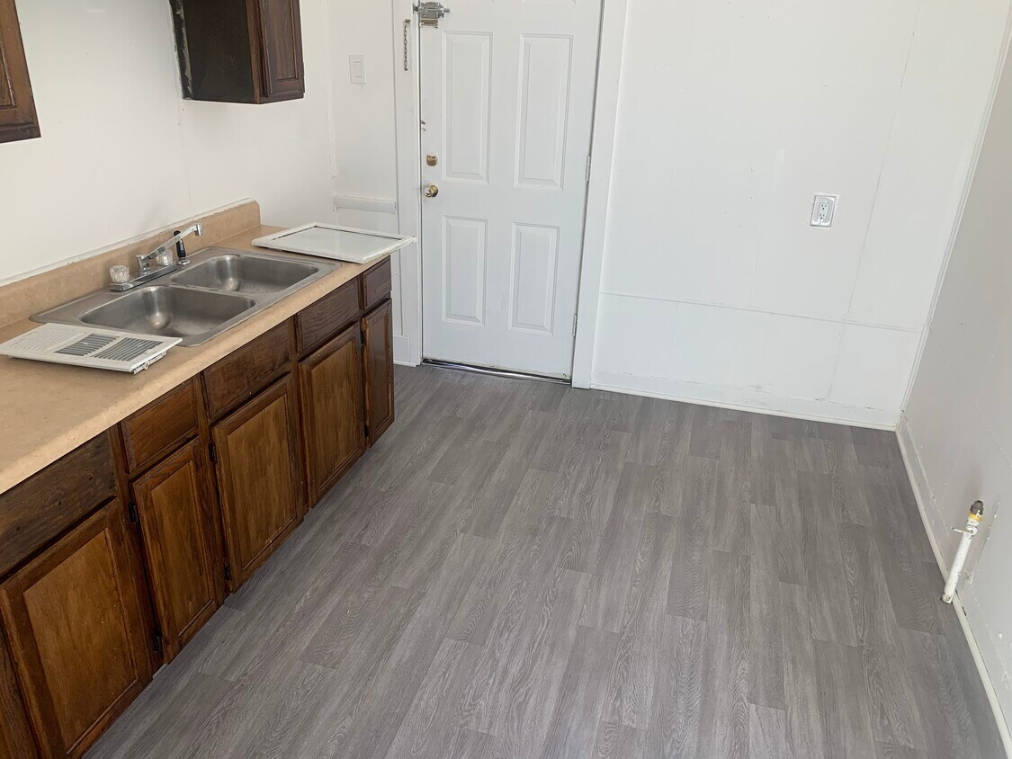 709 10th St, Racine, WI 53403 Townhome Rentals in Racine WI