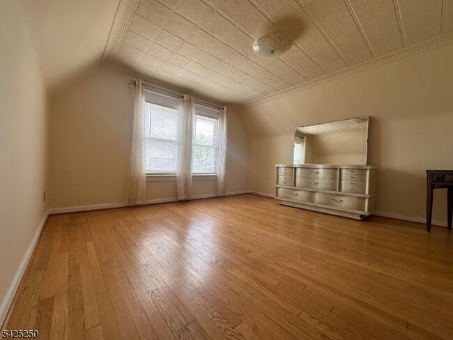 Building Photo - 75 Elm St