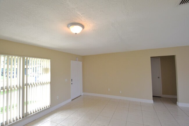 Foto del edificio - 11351 NW 31st Pl