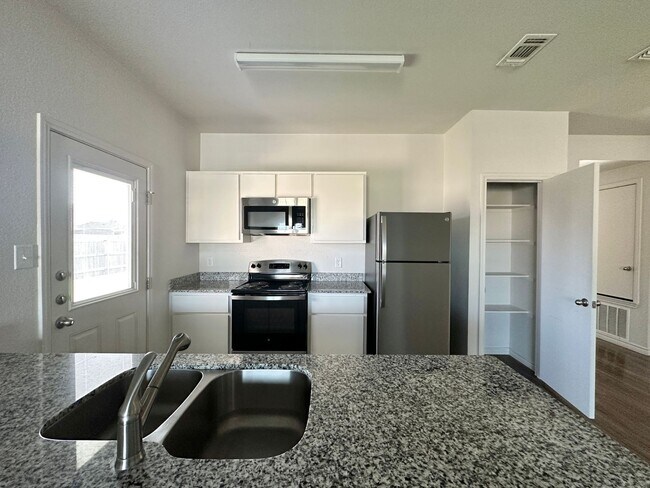 Foto del edificio - 1822 Clovis Dr