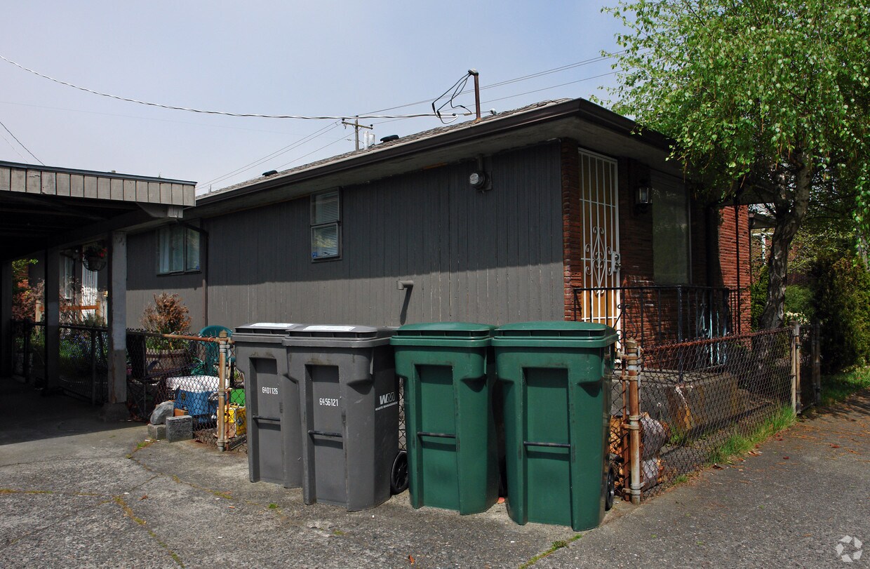 Building Photo - 1215 NW 85th St