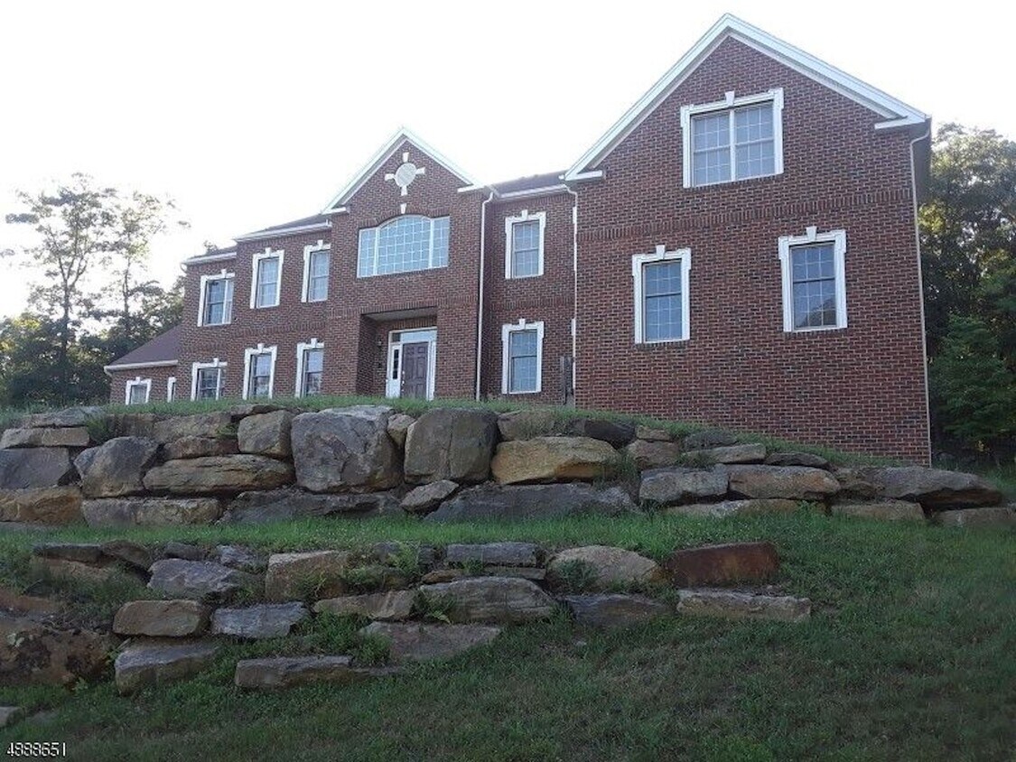 12 Crown View Ct, Sparta, NJ 07871 House Rental in Sparta, NJ