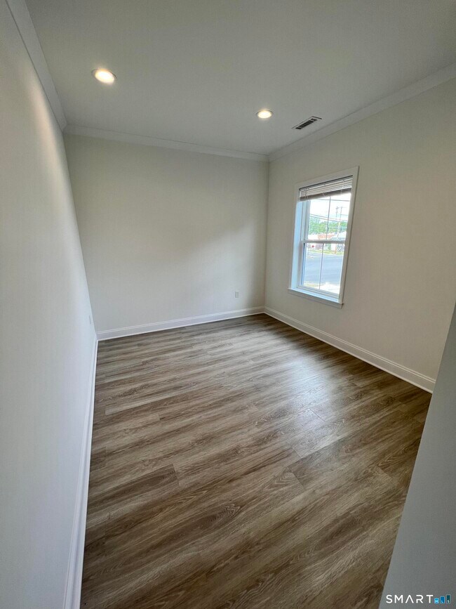 Building Photo - 93 Boston Post Rd